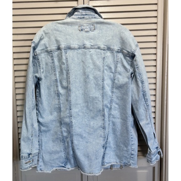 Maurices Light Wash Button Up Denim Jean Jacket Size Medium Pockets Raw Hem - Picture 5 of 7